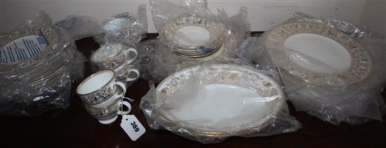 A Wedgwood Florentine pattern part dinner service